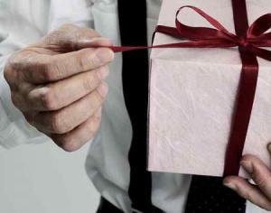 Как оригинально подарить подарок мужчине на день рождения Какой презент можно сделать мужчине